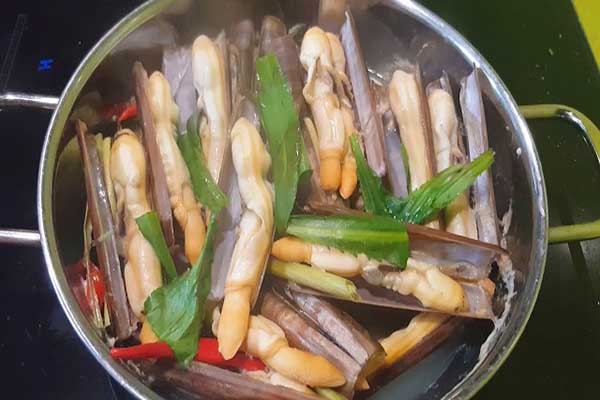 ốc móng tay xào rau muống