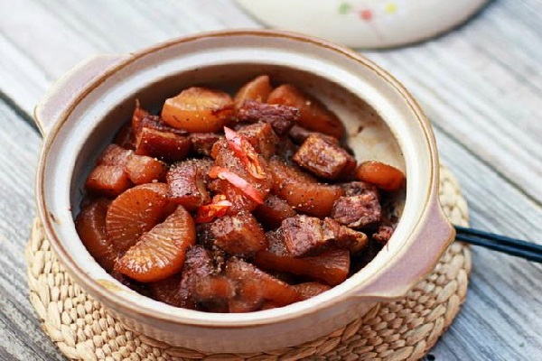 Thịt heo kho củ cải trắng