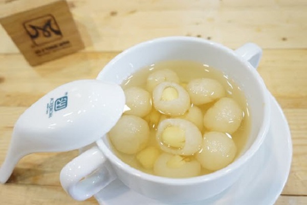 Chè hạt sen long nhãn