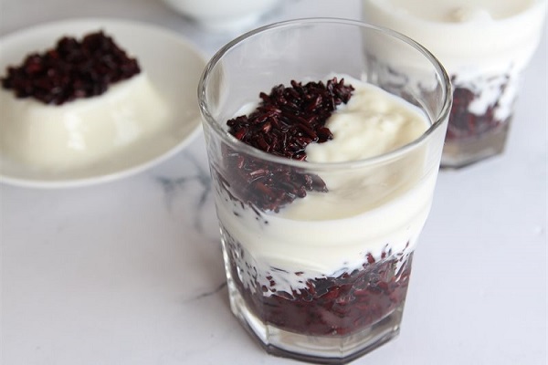 Chè nếp cẩm sữa chua