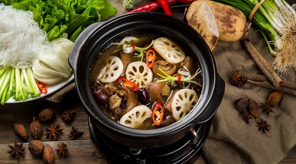 Lẩu đuôi bò hầm thuốc bắc