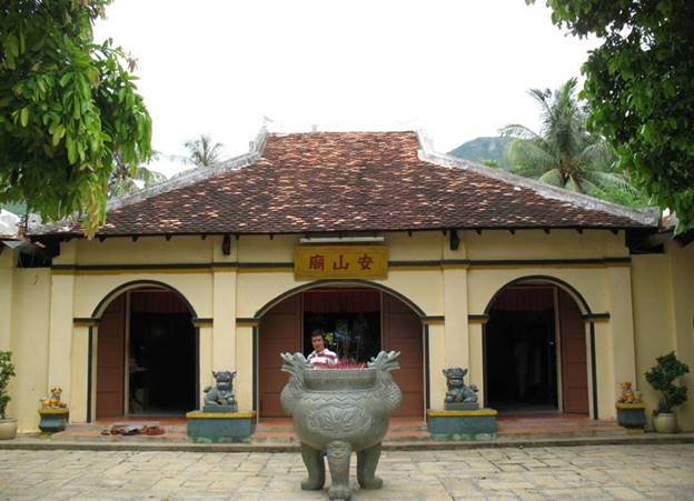 An Sơn Miếu