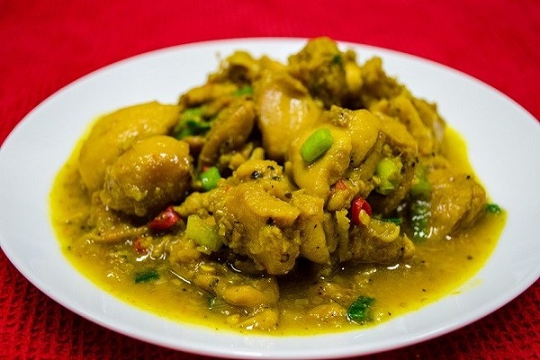 gà kho nghệ