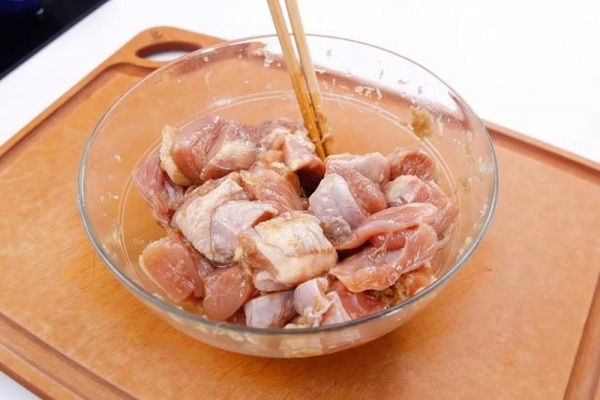Lẩu gà lá é 