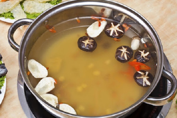 Lẩu gà lá é 