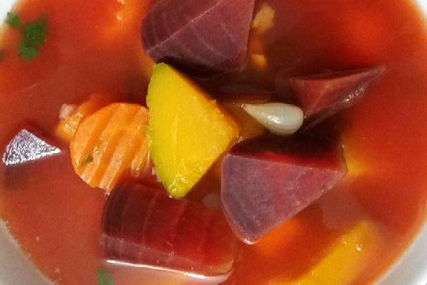 Canh bí đỏ hầm xương nấu với thịt bằm, tôm khô