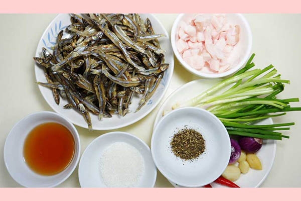 Cá cơm kho tiêu