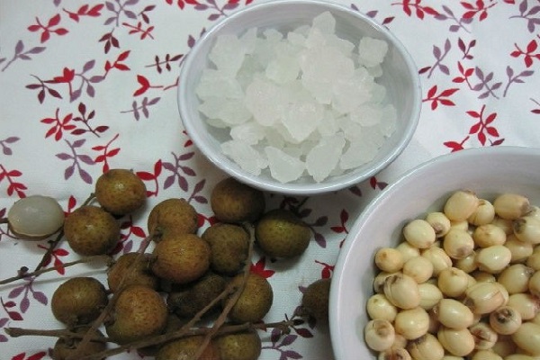 chè hạt sen long nhãn